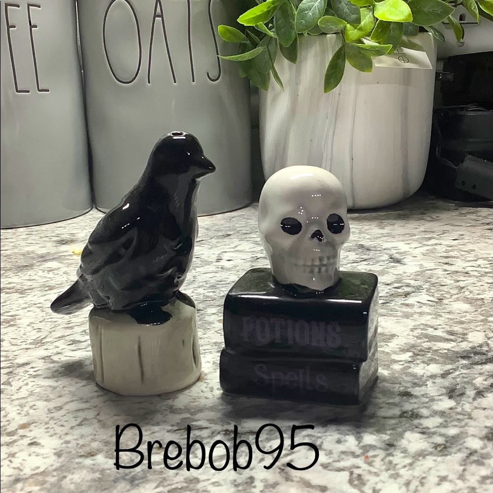 Potions and spells halloween salt and pepper shakers 💀LAST SET